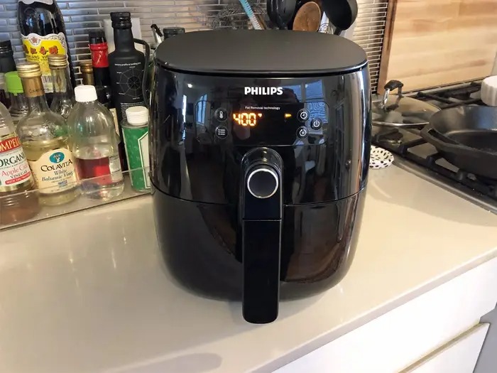 Philips Kitchen Appliances Premium Digital Airfryer with Fat Removal Technology + Recipe Cookbook, 3 qt, Black, HD974199, X-Large